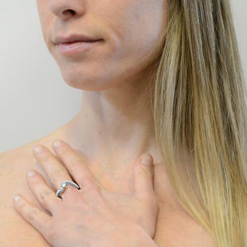 Anello solitario con diamante da mezzo carato e diamanti sul gambo Gioielloro