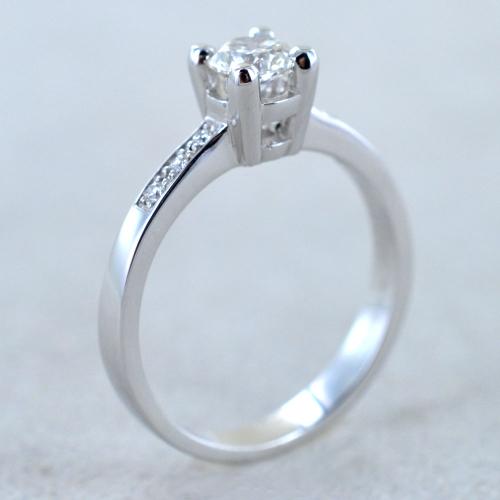Solitario con pave di brillanti clearance