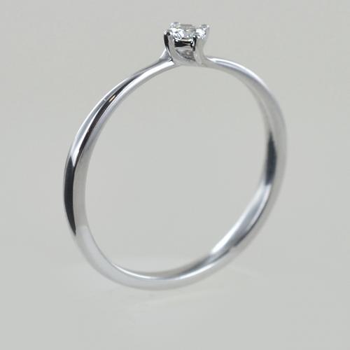 Anello con diamante piccolo clearance