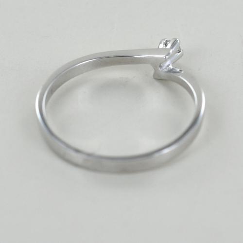 Anello Solitario piccolo in oro con diamante 0.04 G gambo sfalsato |  Gioielloro