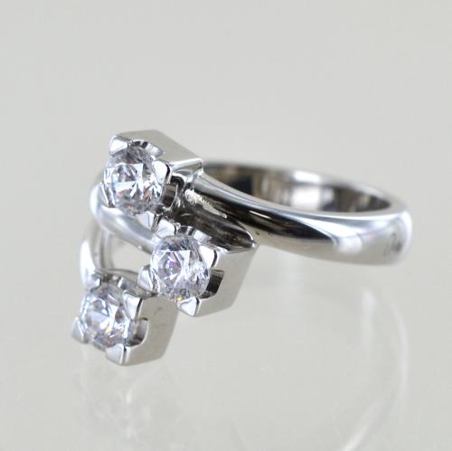 Anello trilogy in argento con zirconi trilogy sfalsato Gioielloro La tua