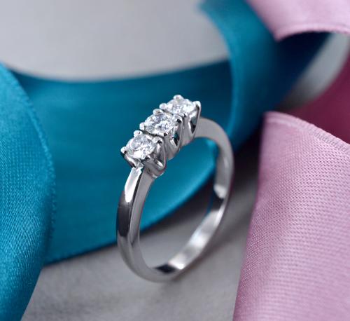 Anello a tre diamanti store