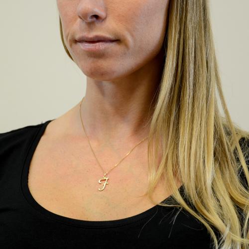 Alda – Ciondolo Iniziale D Oro Giallo 18 carati (750) 13 mm Lettera Nome Donna Alda – Ciondolo Iniziale D Oro Giallo 18 carati (750) 13 mm Lettera Nome Donna
