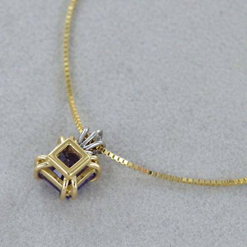 CARISSIMA Ciondolo Trapezio con Ametista da Donna in Oro Giallo 9ct con Collana Box da 46 cm