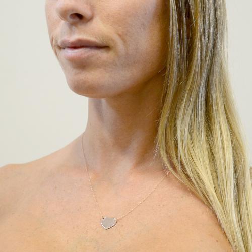 Collana con ciondolo a forma di cuore con avvolgimento in cristallo di opale di