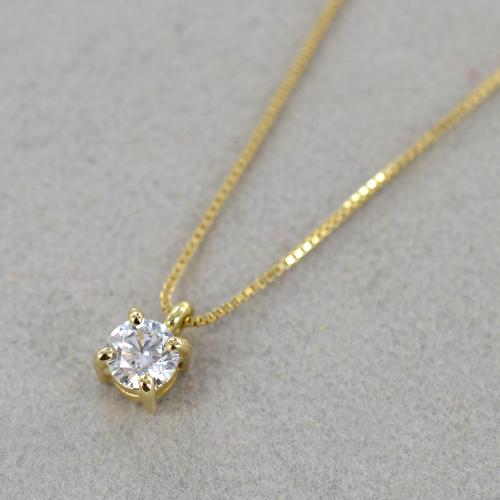 Collana con pendente solitario con diamante taglio ovale