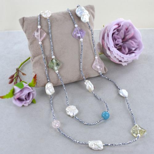 Avalaya Collana Lunga In Legno Dipinto – Perline Geometriche Rosa Confetto, Nero E Grigio, 90 Cm