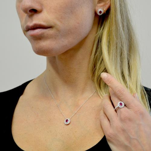 Collier Salvini collezione Dora Rubino con doppio contorno di diamanti Gioiel