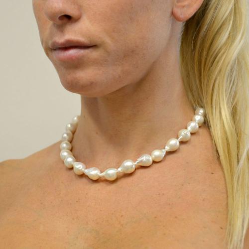 Collana di perle barocche fatta a mano: pendente di perle bianche naturali ad alta lucentezza - Italia