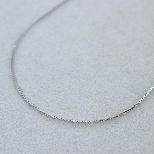 Collana in oro bianco 18k con acquamarina a goccia e diamanti | GV