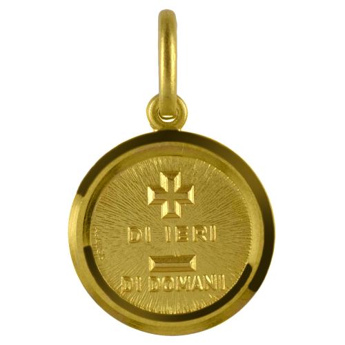 L'addestramento Di Cani Divertente Con La Testa Di Legno Ed Ha Medaglia