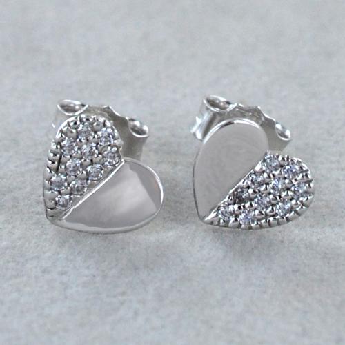 Orecchini a forma di Cuore in oro bianco con zirconi su met cuore