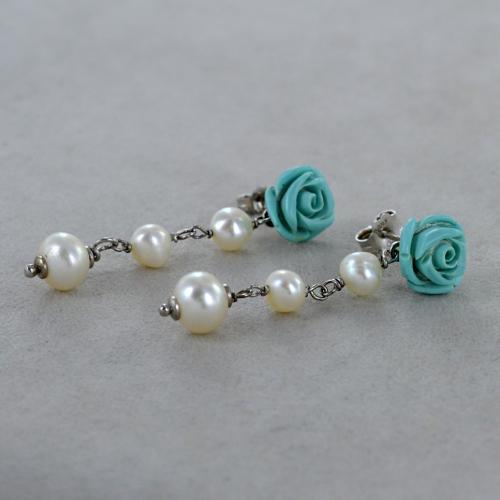 Orecchini pendenti in argento sterling con perle e turchese blu e rosario. 3 pollici Orecchini pendenti in argento sterling con perle e turchese blu e rosario. 3 pollici