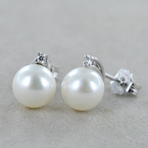 Orecchini a perno in argento 925 con perla naturale di acqua dolce