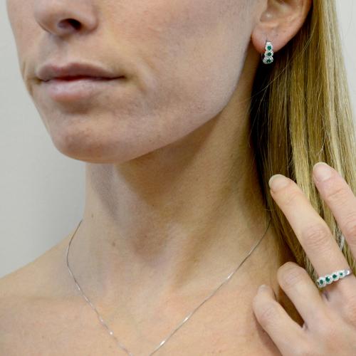 Orecchini trilogy di Smeraldi e contorno di Diamanti Jeera