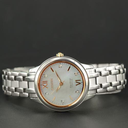 Orologio Citizen da donna Lady Eco-Drive madreperla e diamanti EM0726-89Y |  Gio