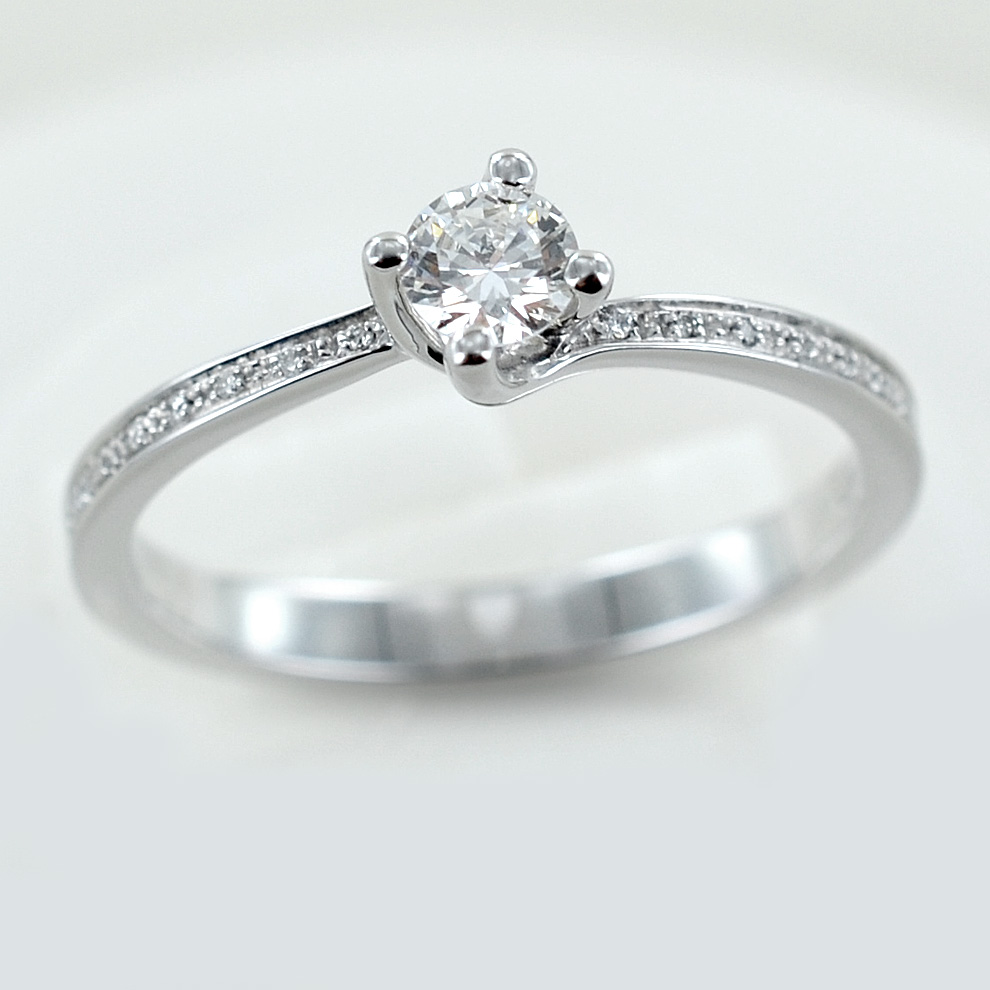 anello-solitario-salvini-con-diamante-ct-0-23-g-vs-e-diamanti-sul