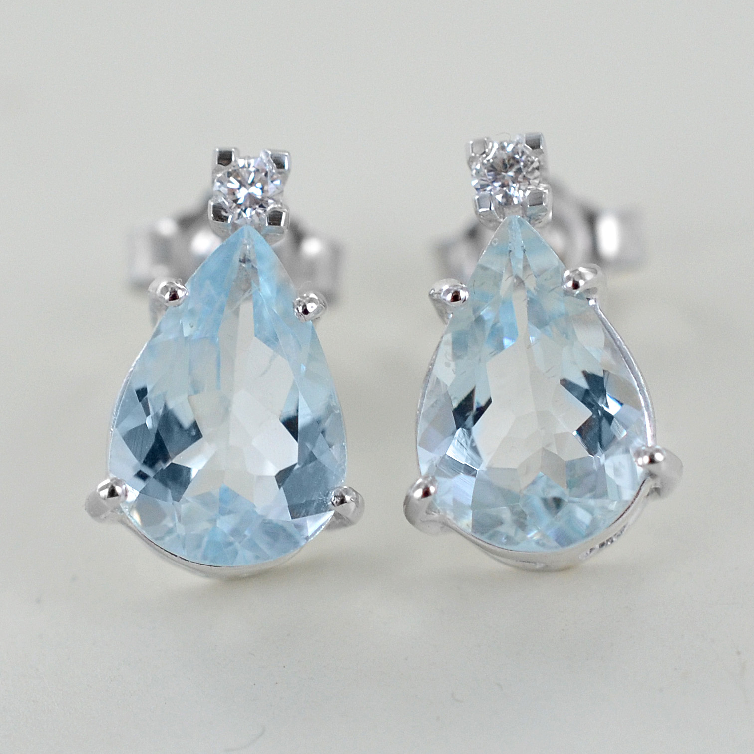 Boucles D'oreilles Or Blanc Avec Aiguemarine Et Diamants - Référence 873CMTE, Neuves Made In Italy