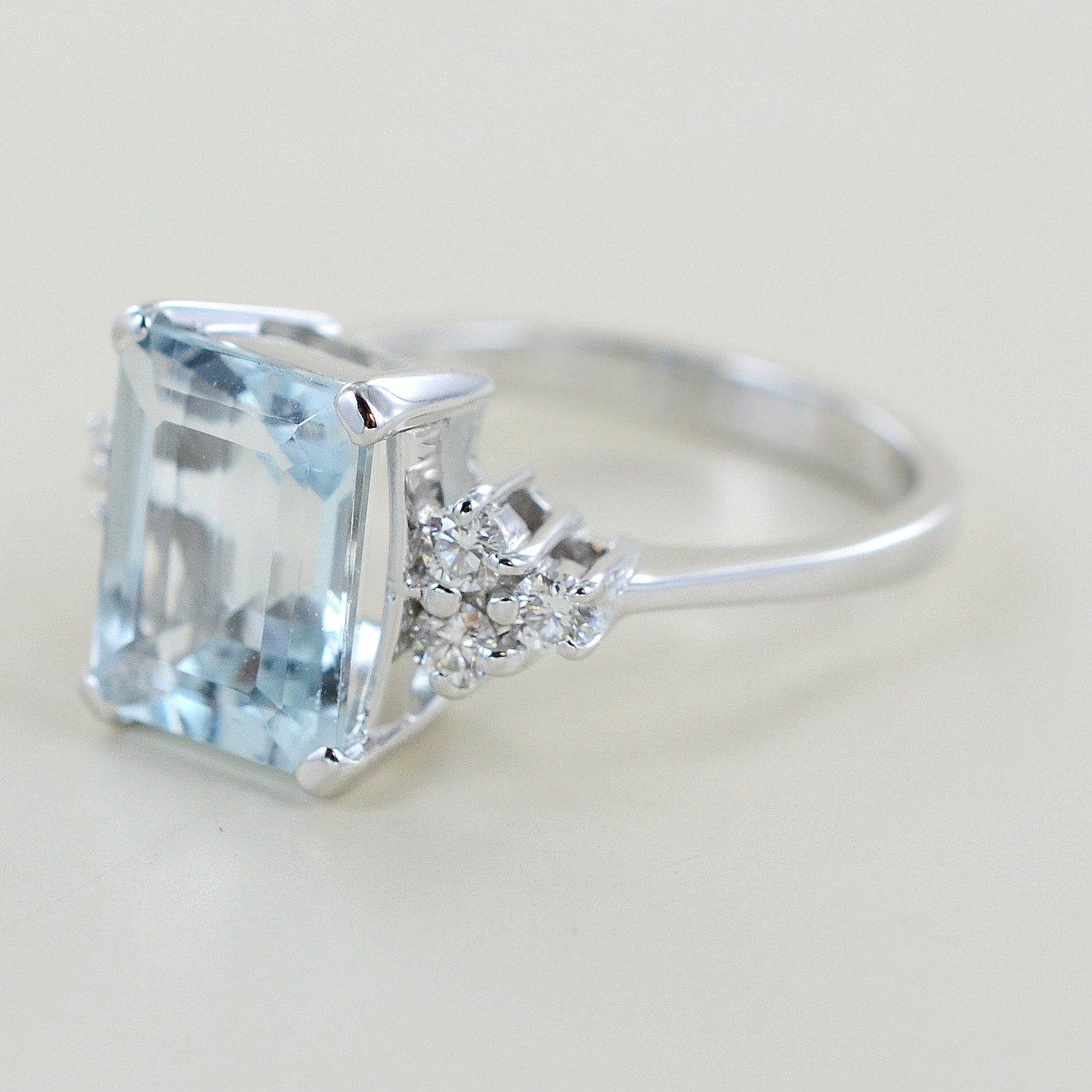 Anello Acquamarina 3 carati e trilogy di Diamanti Gioielloro.it La tua gioi