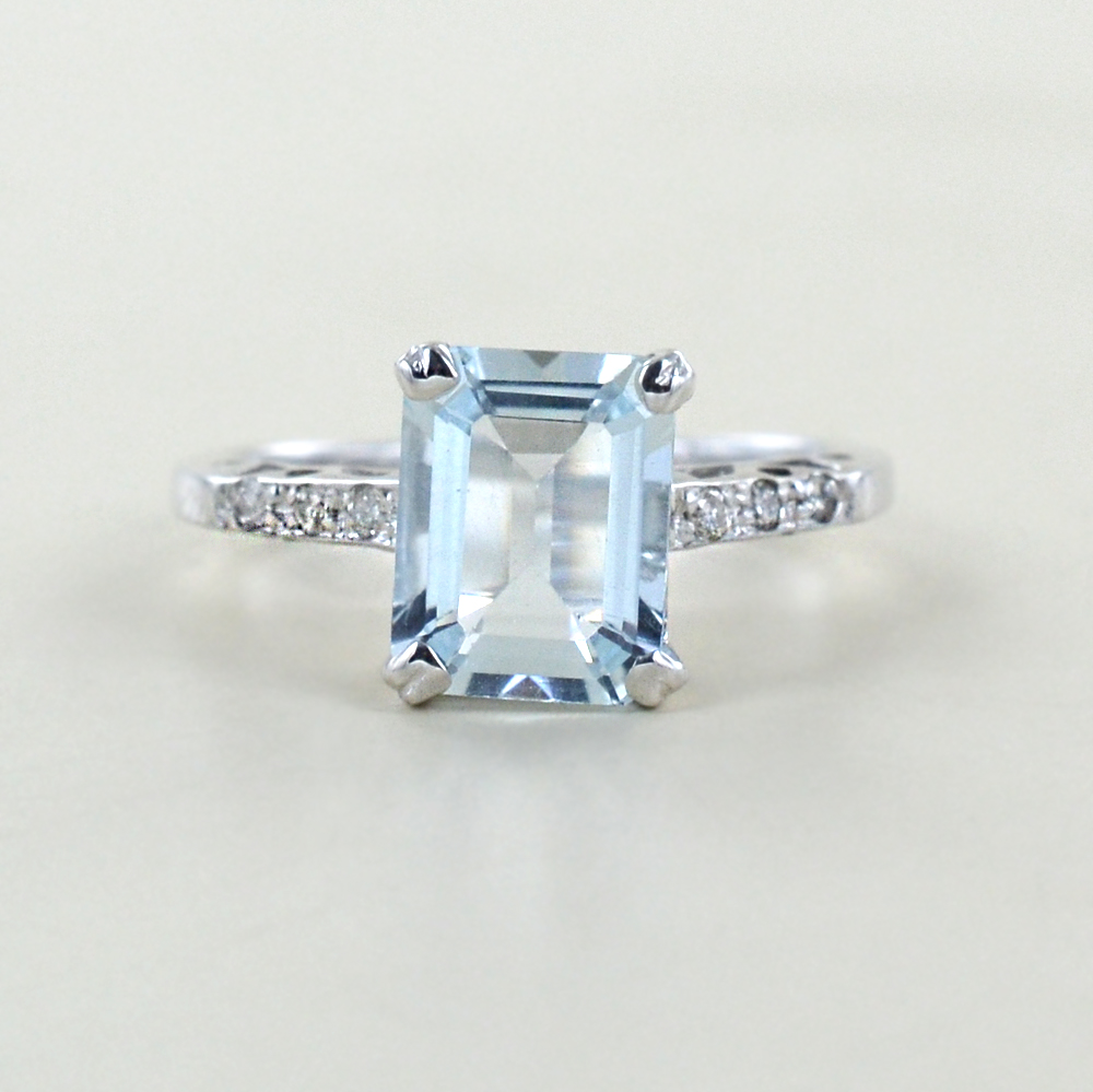 Anello acquamarina rettangolare sale
