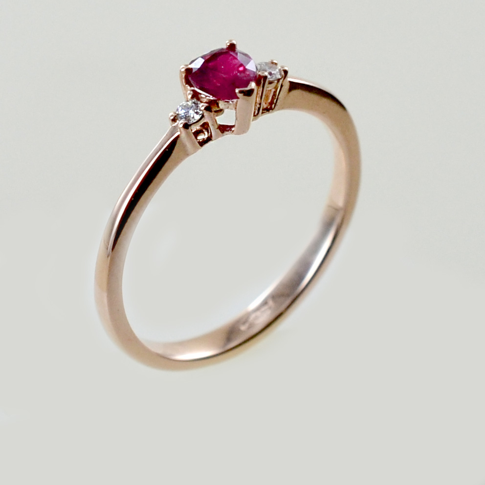 Anello oro rosa e rubino 2025