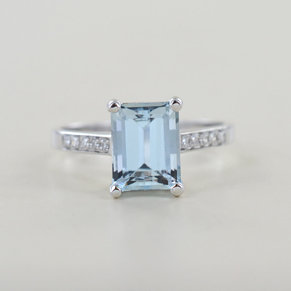 Anello acquamarina rettangolare online