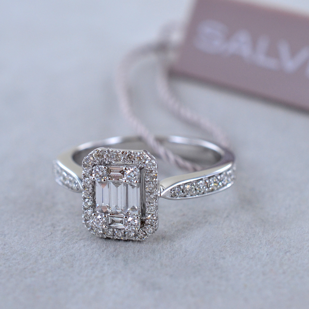 Anello Salvini Gioielli effetto solitario con contorno di diamanti