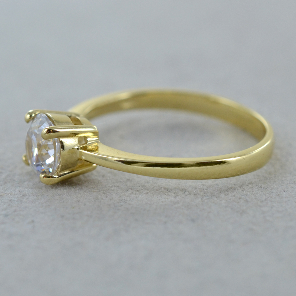 Anello con hotsell zircone grande