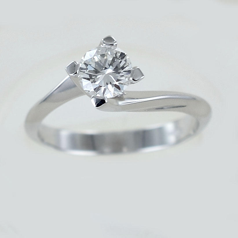 Anello Solitario grande Valentine con mezzo carato di diamante 0.65 Anello Solitario grande Valentine con mezzo carato di diamante 0.65