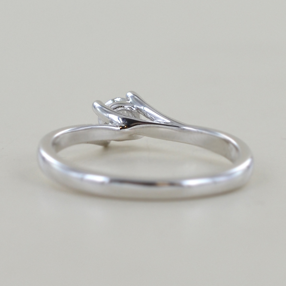 Anello solitario medio con diamante montatura Valentine intreccio 0.29 ct |  Gio