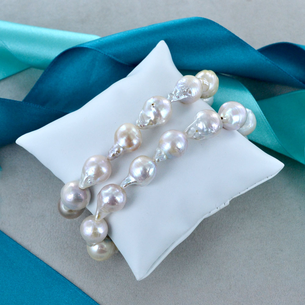 Bracciale con perle barocche e corallo - Gioielli - Bracciali e cav
