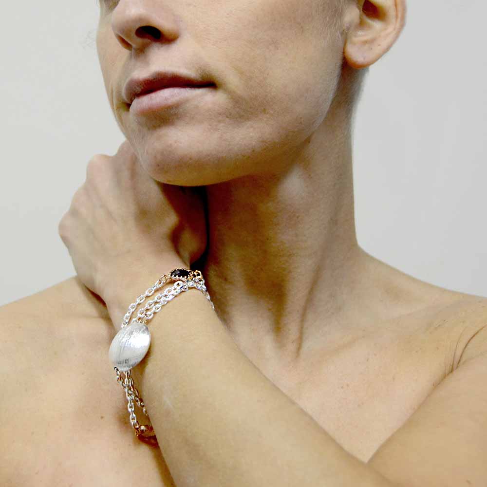 Bracciale da donna con perline bianche e colorate