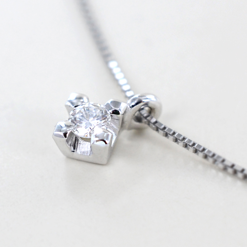 Collana con ciondolo Diamante punto luce piccolo 0.06 ct