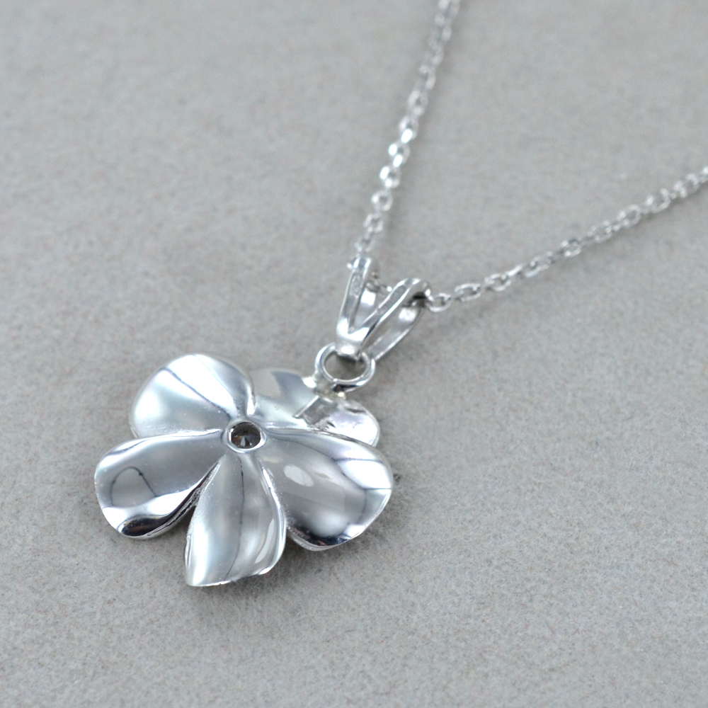 Delicata collana con fiore di opale: gioielli in argento sterling per damigelle d'onore - Italia