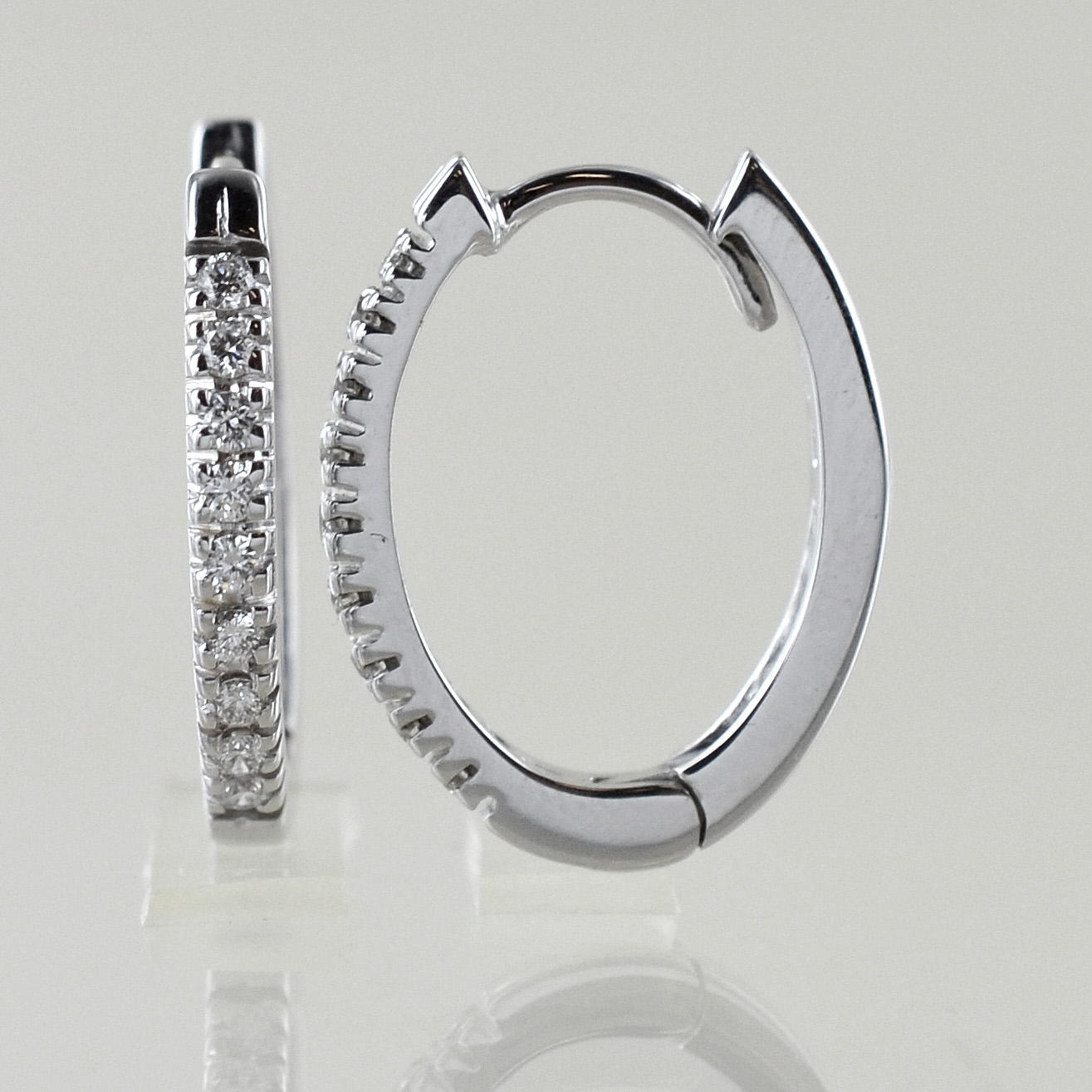 Orecchini ovali con clearance brillanti
