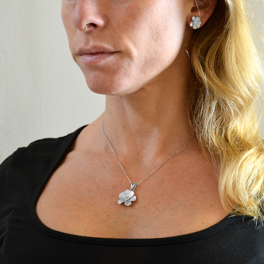 Orecchini A Perno In Argento 925 Con Piccolo Fiore - Semplici Ed Eleganti, Chiusura A Farfalla
