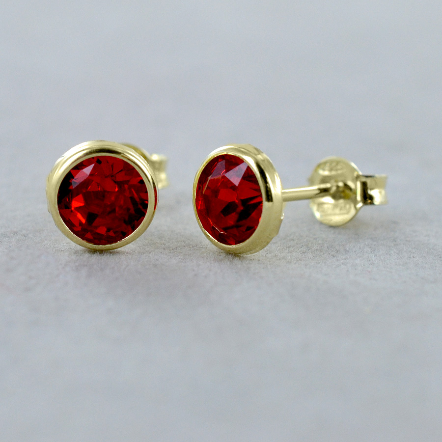 Orecchini Punto Luce Rossi In Argento 925 Placcato Oro Con Cristallo 2 Mm: Piccoli Lobo Brillanti, Colorati E Delicati