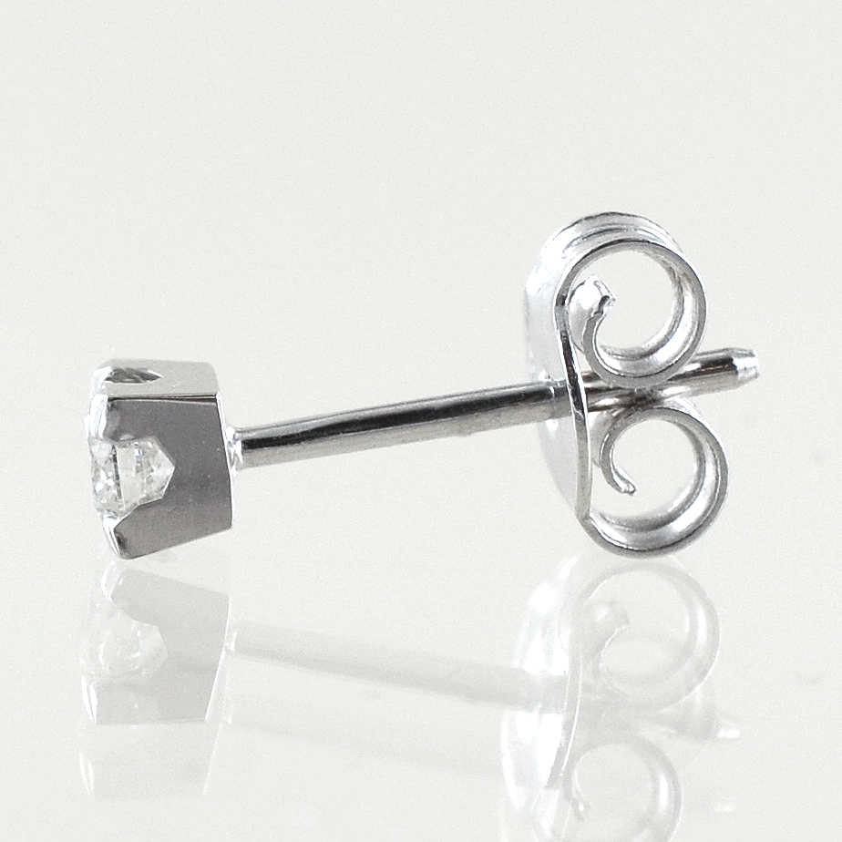 Carissima Orecchini A Perno In Oro Bianco 9ct 5 Mm Lucidi – Gioielli Eleganti In Confezione Regalo